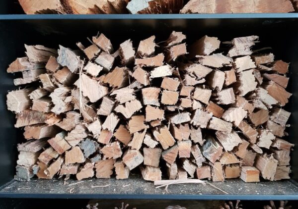 Photo 17 Seasoned Firewood Close Up1 E1669596135109
